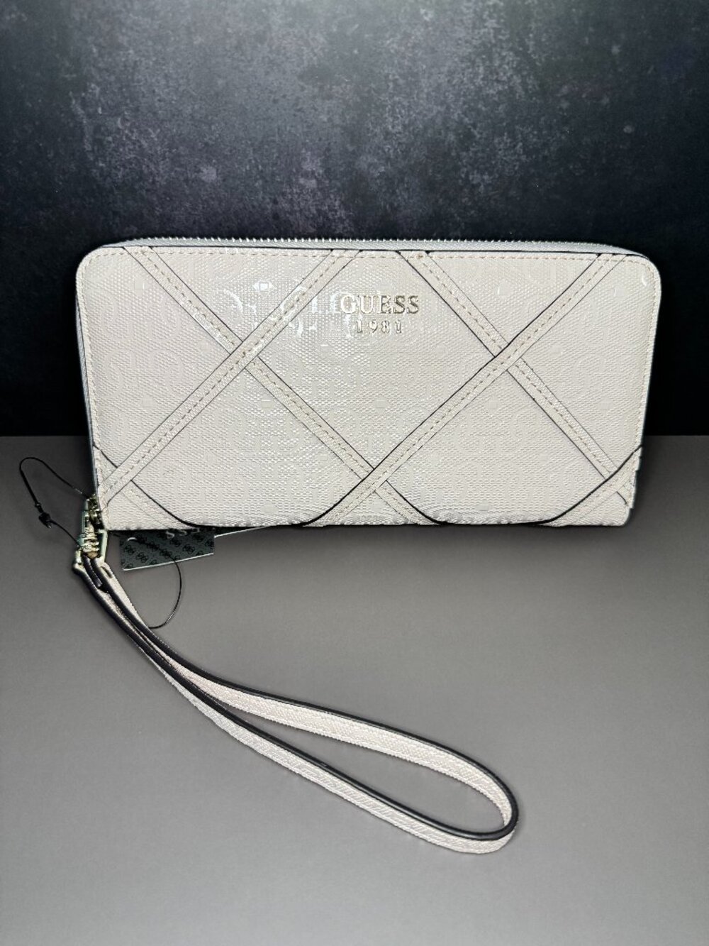 GUESS Zip Around Wristlet Wallet Powder Blush Pink Embossed Logo NWT